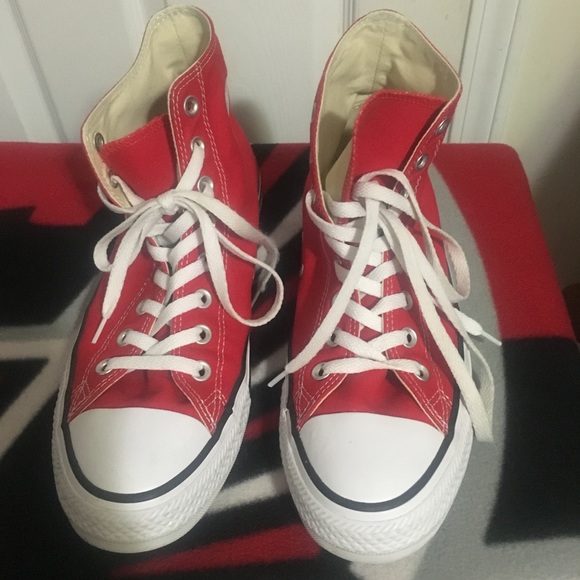 converse red tennis shoes